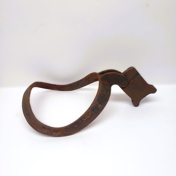 Vintage Stirrup Cast Iron Metal Rustic Western Decor Rusty - Picture 1 of 5